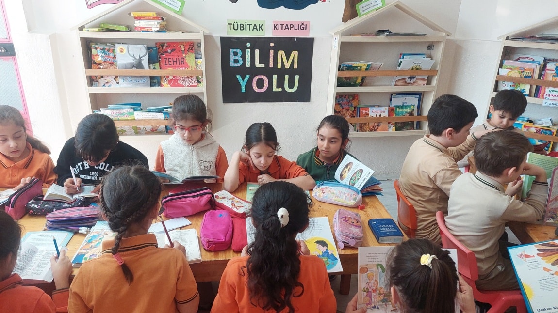2-D Sınıfı Öğrencileri TÜBİTAK Kitaplarını Okuyarak TÜBİTAK Bilim Sözlüğünü Oluşturdular.